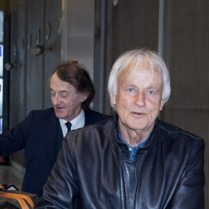 Exclusif - Dave et son compagnon Patrick Loiseau arrivent à l'aéroport de CDG à Paris le 25 février 2020.  (No Web - pour suisse et Belgique) 