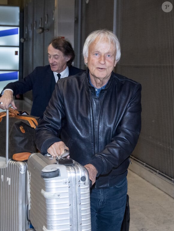 Exclusif - Dave et son compagnon Patrick Loiseau arrivent à l'aéroport de CDG à Paris le 25 février 2020.  (No Web - pour suisse et Belgique) 