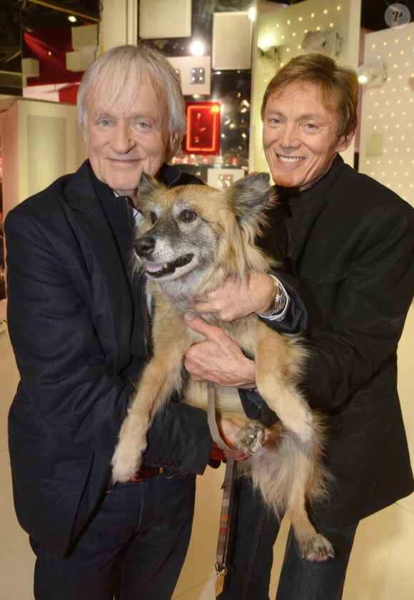 Dave et son compagnon Patrick Loiseau avec leur chien - Enregistrement de l'émission "Vivement Dimanche" à Paris le 24 février 2016 et qui sera diffusée le 28 février. © Coadic Guirec/Bestimage 