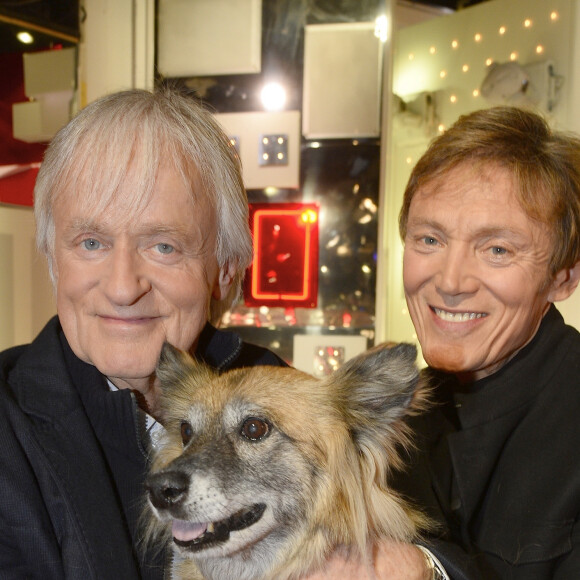 Dave et son compagnon Patrick Loiseau avec leur chien - Enregistrement de l'émission "Vivement Dimanche" à Paris le 24 février 2016 et qui sera diffusée le 28 février. © Coadic Guirec/Bestimage 