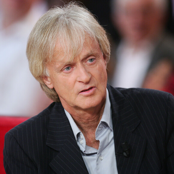 Le chanteur Dave est en couple avec Patrick Loiseau depuis de nombreuses années.
Le chanteur Dave - Enregistrement de l'émission "Vivement Dimanche"