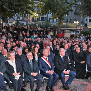 Et a représenté Monaco et la famille Grimaldi.
Brigitte Boccone-Pagès, la présidente du Conseil National monégasque, Patrice Cellario, le ministre de l'intérieur monégasque, Georges Marsan, le maire de Monaco, le prince Albert II de Monaco, et Fulvio Gazzola, le maire de Dolceaqua, durant la cérémonie de jumelage entre Monaco et Dolceaqua place Padre G. Mauro, le 3 novembre 2023. © Bruno Bebert / Bestimage 