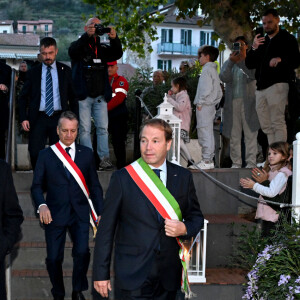 Le prince Albert est ensuite parti pour l'Italie seul.
Le prince Albert II de Monaco, Georges Marsan, le maire de Monaco, et Fulvio Gazzola, le maire de Dolceaqua, durant la cérémonie de jumelage entre Monaco et Dolceaqua place Padre G. Mauro, le 3 novembre 2023.durant la cérémonie de jumelage entre Monaco et Dolceaqua place Padre G. Mauro, le 3 novembre 2023. © Bruno Bebert / Bestimage 