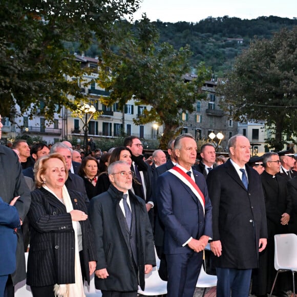 Brigitte Boccone-Pagès, la présidente du Conseil National monégasque, Patrice Cellario, le ministre de l'intérieur monégasque, Georges Marsan, le maire de Monaco, le prince Albert II de Monaco, et Fullvio Gazzola, le maire de Dolceaqua, durant la cérémonie de jumelage entre Monaco et Dolceaqua place Padre G. Mauro, le 3 novembre 2023. © Bruno Bebert / Bestimage 