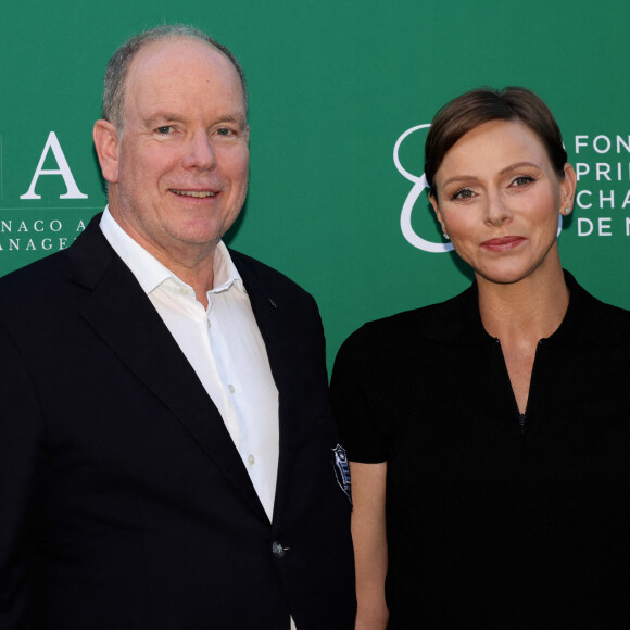 Albert et Charlène de Monaco étaient très souriants ce vendredi.
Le prince Albert II de Monaco et la princesse Charlene lors du 19ème trou de golf de la Princess of Monaco Cup dans les Jardins des Boulingrins (Allée descendante), Place du Casino à Monaco. © Claudia Albuquerque / Bestimage 