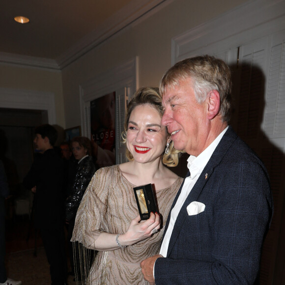 Exclusif - Gunther Sleeuwagen (consul de Belgique à Los Angeles) - Émilie Dequenne (en Dior) et son mari Michel Ferracci arrivent à la maison de l'ambassadeur de Belgique à Los Angeles après la 95ème édition de la cérémonie des Oscars le 12 mars 2023.