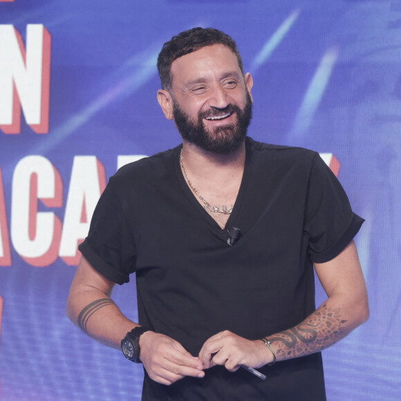 Exclusif - Cyril Hanouna sur le plateau de l'émission Touche pas à mon poste (TPMP) diffusée en direct sur C8 le 10 octobre 2023. © Jack Tribeca / Bestimage 