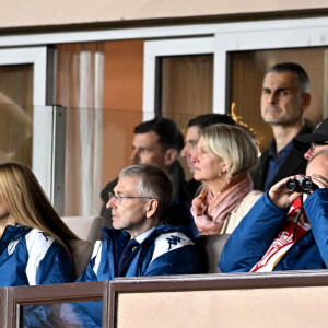 Le prince Albert II de Monaco entouré par le président du club, Dmitry Rybolovlev, sa fille Ekaterina Rybolovleva, et Stéphane Morandi, le directeur de Monaco Broadcast et conseiller du président Dmitry Rybolovlev et ami du prince souverain - Le prince Albert II de Monaco a assisté à la victoire, en Ligue 1, de son équipe de football l'AS Monaco vainqueur de Rennes (2 à 0) au Stade Louis II à Monaco, le 5 novembre 2023. © Bruno Bebert/Bestimage 