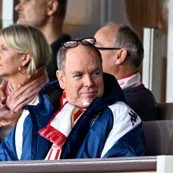 Le prince Albert II de Monaco et Stéphane Morandi, le directeur de Monaco Broadcast et conseiller du président Dmitry Rybolovlev et ami du prince souverain - Le prince Albert II de Monaco a assisté à la victoire, en Ligue 1, de son équipe de football l'AS Monaco vainqueur de Rennes (2 à 0) au Stade Louis II à Monaco, le 5 novembre 2023.  © Bruno Bebert/Bestimage 