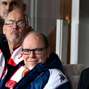 Le prince Albert II de Monaco et Stéphane Morandi, le directeur de Monaco Broadcast et conseiller du président Dmitry Rybolovlev et ami du prince souverain - Le prince Albert II de Monaco a assisté à la victoire, en Ligue 1, de son équipe de football l'AS Monaco vainqueur de Rennes (2 à 0) au Stade Louis II à Monaco, le 5 novembre 2023.  © Bruno Bebert/Bestimage 