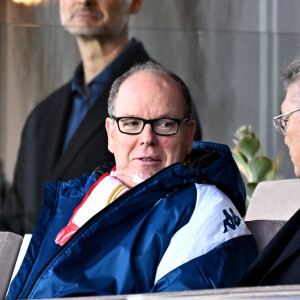 Le prince Albert II de Monaco et Stéphane Morandi, le directeur de Monaco Broadcast et conseiller du président Dmitry Rybolovlev et ami du prince souverain - Le prince Albert II de Monaco a assisté à la victoire, en Ligue 1, de son équipe de football l'AS Monaco vainqueur de Rennes (2 à 0) au Stade Louis II à Monaco, le 5 novembre 2023.© Bruno Bebert/Bestimage 