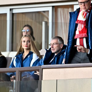 Le prince Albert II de Monaco entouré par le président du club, Dmitry Rybolovlev, sa fille Ekaterina Rybolovleva, et Stéphane Morandi, le directeur de Monaco Broadcast et conseiller du président Dmitry Rybolovlev et ami du prince souverain - Le prince Albert II de Monaco a assisté à la victoire, en Ligue 1, de son équipe de football l'AS Monaco vainqueur de Rennes (2 à 0) au Stade Louis II à Monaco, le 5 novembre 2023. © Bruno Bebert/Bestimage 