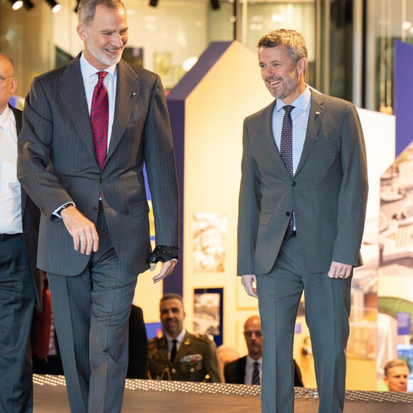 Le roi Felipe VI et la reine d'Espagne avec le prince Frederik et la princesse de Danemark lors d'une table ronde sur la vie urbaine durable au Centre danois d'architecture de Copenhague, Danemark, le 8 novembre 2023, le dernier jour de la visite d'État de 3 jours du couple royal espagnole au Danemark. 