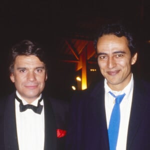 Un célèbre journaliste s'en prend à Téléfoot et Bernard Tapie
 
Archives - Bernard Tapie, Didier Roustan et Michel Hidalgo - Soirée de privatisation de la chaîne TF1 à Paris.