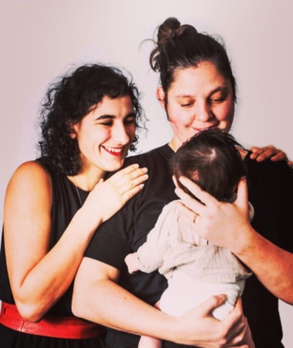 Chloé Charles, ex-candidate de "Top Chef", mariée à sa belle Gaëlle et maman d'une petite Olga.