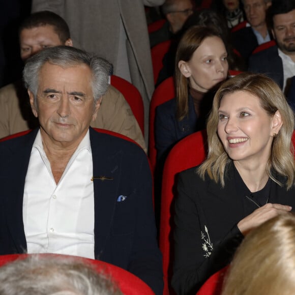 Bernard-Henri Lévy poursuit son enquête sur la guerre en Ukraine avec un nouveau documentaire dévoilé à Paris, en présence de la première dame Olena Zelenska
Bernard-Henri Lévy (BHL), Olena Zelenska (Première dame de l'Ukraine) - Avant-première du documentaire "L'Ukraine au Coeur" au cinéma le Balzac à Paris © Marc Ausset-Lacroix/Bestimage