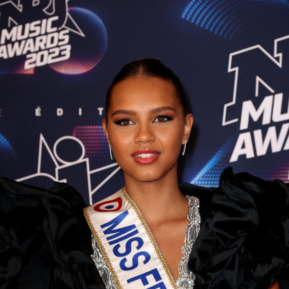 Indira Ampiot, Miss France 2023 au photocall de la 25ème cérémonie des "NRJ Music Awards (NMA)" au palais des Festivals et des Congrès de Cannes, France, le 10 novembre 2023. © Dominique Jacovides/Bestimage 