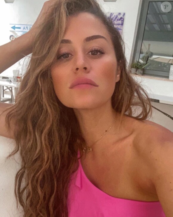 Elle est apparue le visage tuméfié
Anaïs Camizuli pose sur Instagram