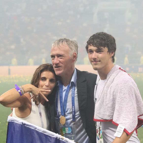 Didier Deschamps avec son fils Dylan et sa femme Claude Deschamps - Finale de la Coupe du Monde de Football 2018 en Russie à Moscou, opposant la France à la Croatie (4-2) le 15 juillet 2018 © Cyril Moreau/Bestimage