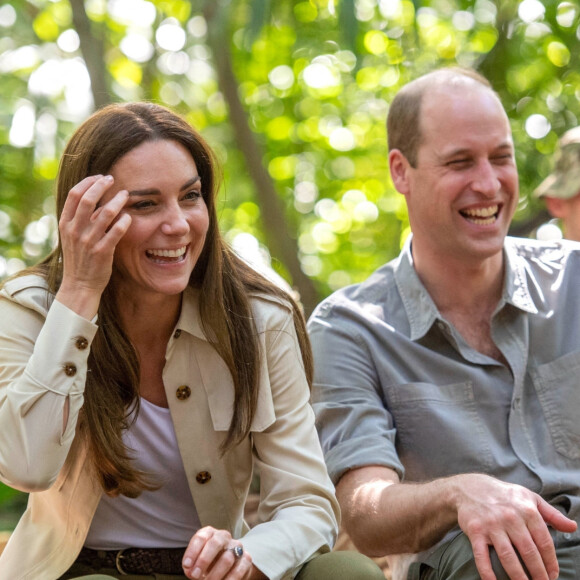 Il y a plusieurs mois, le prince William et Kate Middleton étaient partis dans les Caraïbes.
Le prince William, duc de Cambridge, et Catherine (Kate) Middleton, duchesse de Cambridge, visitent Caracol, un ancien site archéologique maya au plus profond de la jungle dans la forêt de Chiquibul au Belize, lors de leur tournée dans les Caraïbes au nom de la reine pour marquer son jubilé de platine. 