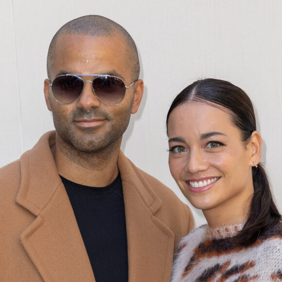 Tony Parker et sa compagne Alizé Lim - Front row du défilé de mode printemps-été 2024 "Stella McCartney" lors de la fashion week de Paris le 2 octobre 2023. © Olivier Borde/Bestimage