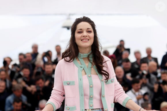 Marion Cotillard au photocall de "Little Girl Blue" lors du 76ème Festival International du Film de Cannes, le 21 mai 2023. © Jacovides / Moreau / Bestimage 