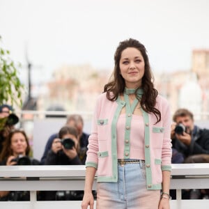 Marion Cotillard au photocall de "Little Girl Blue" lors du 76ème Festival International du Film de Cannes, le 21 mai 2023. © Jacovides / Moreau / Bestimage 