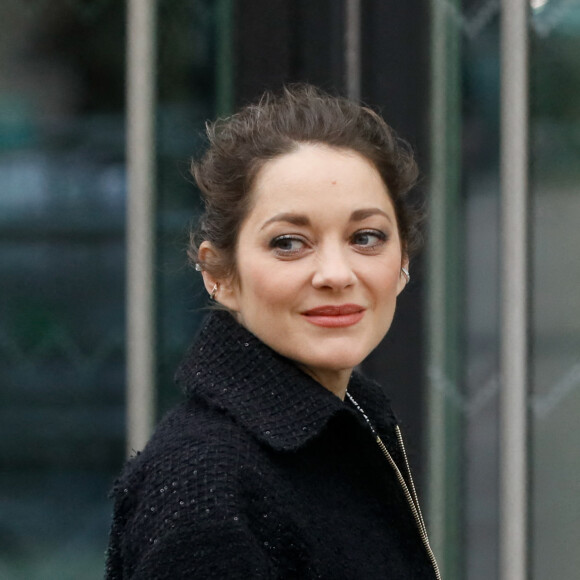 Et qu'elle partage avec plusieurs générations. 
Marion Cotillard - Arrivées au défilé Chanel Haute Couture printemps / été 2023 lors de la fashion week à Paris le 24 janvier 2023. © Christophe Clovis / Veeren / Bestimage 