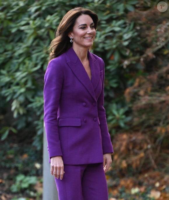 Catherine (Kate) Middleton, princesse de Galles arrive au Design Museum pour co-organiser l'événement avec le Centre de la Fondation Royale pour la petite enfance à Londres le 15 novembre 2023. 