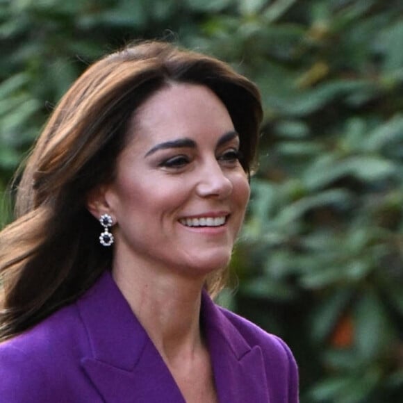 Catherine (Kate) Middleton, princesse de Galles arrive au Design Museum pour co-organiser l'événement avec le Centre de la Fondation Royale pour la petite enfance à Londres le 15 novembre 2023. 