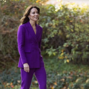 Catherine (Kate) Middleton, princesse de Galles arrive au Design Museum pour co-organiser l'événement avec le Centre de la Fondation Royale pour la petite enfance à Londres le 15 novembre 2023. 