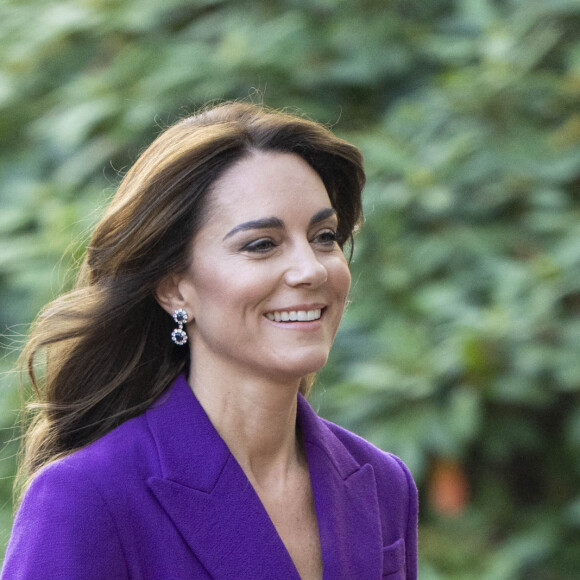 Catherine (Kate) Middleton, princesse de Galles arrive au Design Museum pour co-organiser l'événement avec le Centre de la Fondation Royale pour la petite enfance à Londres le 15 novembre 2023. 