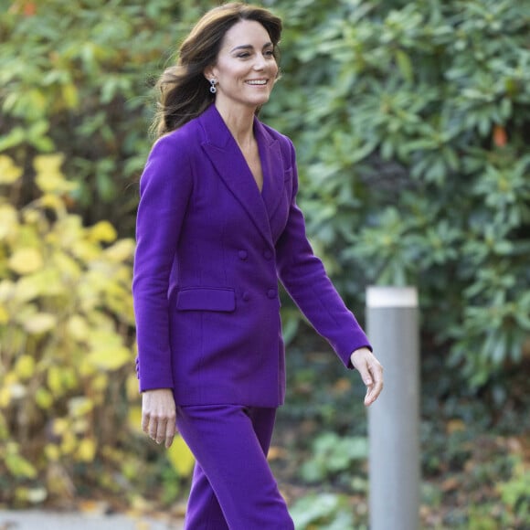 Catherine (Kate) Middleton, princesse de Galles arrive au Design Museum pour co-organiser l'événement avec le Centre de la Fondation Royale pour la petite enfance à Londres le 15 novembre 2023. 