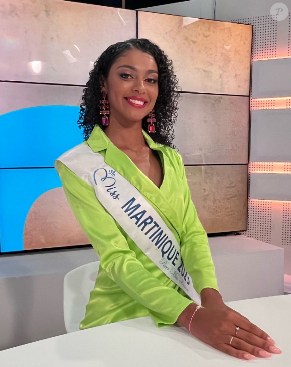 Originaire du Vauclin, une commune située dans le sud-est du département de la Martinique, elle y est étudiante en commerce international et a pour ambition de devenir officier dans les renseignements linguistiques.
Chléo Modestine est la nouvelle Miss Martinique 2023