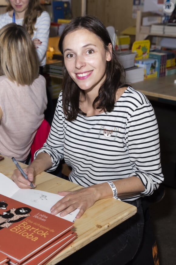 Elle est une artiste reconnue dans le milieu de la bande-dessinée et du livre pour enfants
Lolita Séchan au Festival du Livre de Paris au Grand Palais éphémère à Paris, France, le 23 avril 2022. © Jack Tribeca/Bestimage