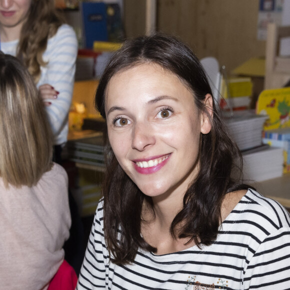 Elle est une artiste reconnue dans le milieu de la bande-dessinée et du livre pour enfants
Lolita Séchan au Festival du Livre de Paris au Grand Palais éphémère à Paris, France, le 23 avril 2022. © Jack Tribeca/Bestimage