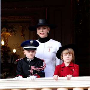 Comme tous les 19 novembre, la fête nationale va être célébrée à Monaco
La princesse Charlène de Monaco, Le prince Albert II de Monaco, Le prince Jacques de Monaco, marquis des Baux, La princesse Gabriella de Monaco, comtesse de Carladès, lors de la Fête Nationale de la principauté de Monaco, le 19 novembre 2022. © Claudia Albuquerque/Bestimage 