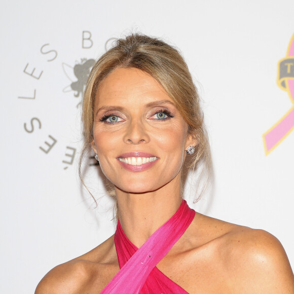 Sylvie Tellier (Miss France 2002) - Photocall du 4ème gala de charité de l'association "Les Bonnes Fées" à l'occasion de la campagne mondiale "Octobre Rose" à l'hôtel Peninsula, Paris le 5 octobre 2023. © Coadic Guirec/Bestimage