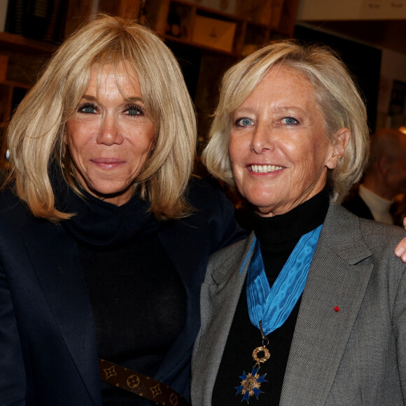 Sophie Cluzel était à l'honneur il y a quelques jours à Paris, face à Brigitte Macron.
Exclusif - Brigitte Macron, Sophie Cluzel - Sophie Cluzel est élevée au grade de commandeur de l'Ordre National du Mérite au Café Joyeux à Paris. © Dominique Jacovides / Bestimage 