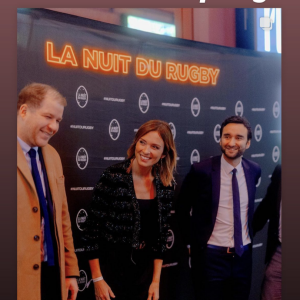 "Avec les copaings", écrit Isabelle Ithurburu sur une jolie photo d'elle entourée de ses anciens collègues de Canal+
 