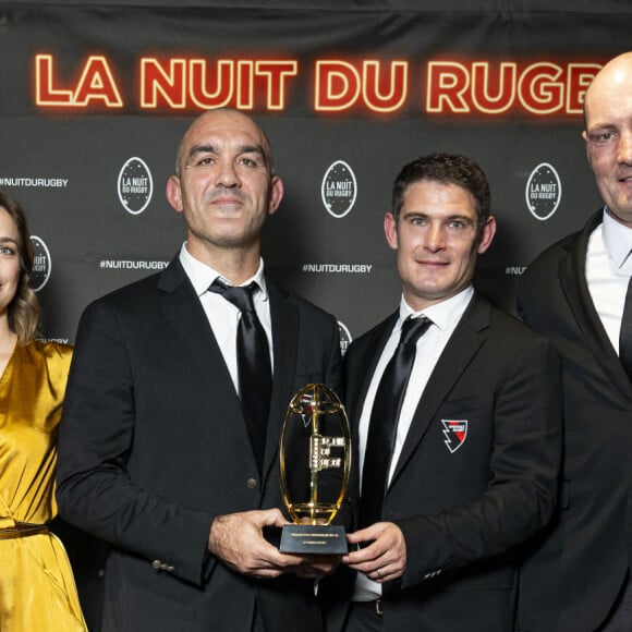 Vincent Debaty, Nathalie Péchalat, Alexander Codling, Fabien Cibray, Joe El Abd, Denny Imbroisi - Soirée de la 19ème édition de la Nuit du Rugby à l'Olympia, Paris le 20 novembre 2023.La Nuit du rugby est une cérémonie organisée chaque année depuis 2004 sous l'égide de la Ligue nationale de rugby en collaboration avec Provale et TECH XV, pour récompenser les acteurs du rugby professionnel français qui se sont distingués lors des championnats de France de rugby Top 14 et Pro D2. © Pierre Perusseau/Bestimage