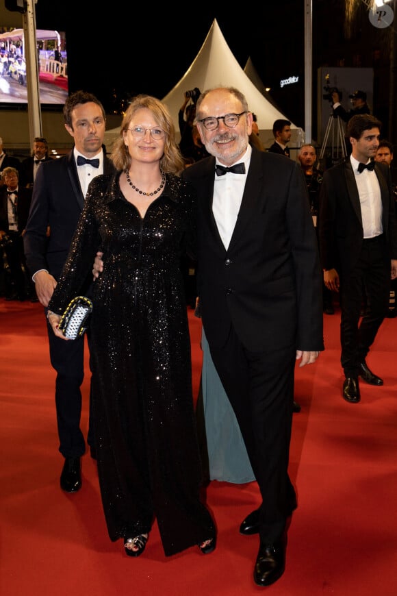Anna Novion et son mari Jean-Pierre Darroussin - Montée des marches du film "Rapito (L'enlèvement" lors du 76e Festival de Cannes. Le 23 mai 2023 © Jacovides-Moreau / Bestimage