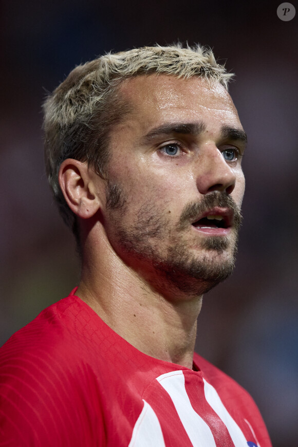 La faute à la goal-line technology, qui permet de savoir si le ballon est vraiment rentré ou non
 
Antoine Griezmann.