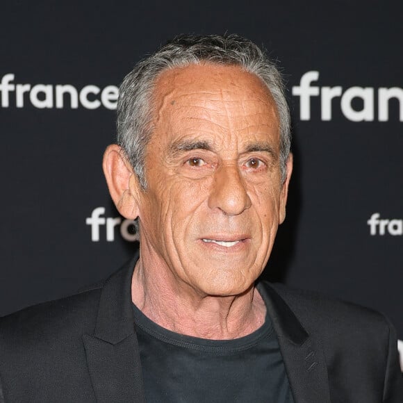 Thierry Ardisson y était en effet nommé pour son émission "Hôtel du Temps".
Thierry Ardisson au photocall pour la conférence de presse de rentrée de France TV à la Grande Halle de la Villette à Paris, France, le 11 juillet 2023. © Coadic Guirec/Bestimage 