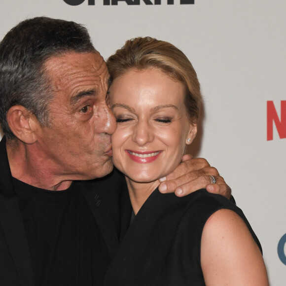 Le présentateur et sa femme se sont rendus aux Emmy Awards. 
Thierry Ardisson et sa femme Audrey Crespo-Mara à l'avant-première de série télévisé TF1 "Le Bazar de la Charité" au Grand Rex à Paris, France, le 30 septembre 2019. © Coadic Guirec/Bestimage 