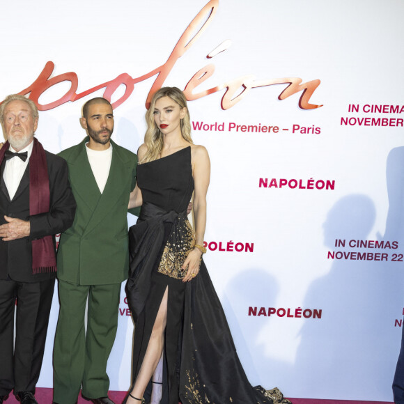 Tout comme Tahar Rahim, qui incarne Paul Barras
Giannina Facio avec son mari Ridley Scott, Tahar Rahim, Vanessa Kirby - Avant-première mondiale du film "Napoléon" à la Salle Pleyel à Paris le 14 novembre 2023. © Olivier Borde / Bestimage