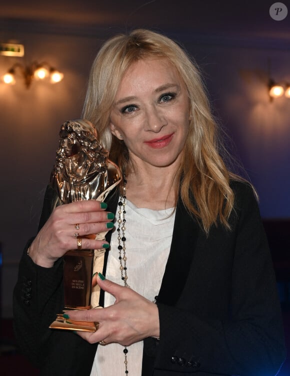 Sylvie Testud (Molière du seule en scène pour "Tout le monde savait") - Les lauréats de la 34ème cérémonie des Molières au théâtre de Paris le 24 avril 2023.