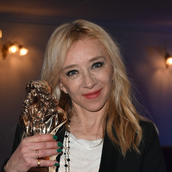 Sylvie Testud (Molière du seule en scène pour "Tout le monde savait") - Les lauréats de la 34ème cérémonie des Molières au théâtre de Paris le 24 avril 2023.