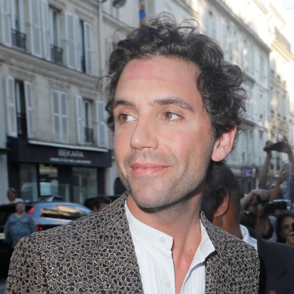 Le chanteur Mika - Arrivées des people au défilé Valentino à l'hôtel Salomon de Rotschild à Paris Haute-Couture automne-hiver 2018/2019. © Veeren-CVS/Bestimage 