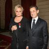 Muriel Robin décorée des insignes de Chevalier de la Légion d'Honneur par Nicolas Sarkozy le 10 mars 2010